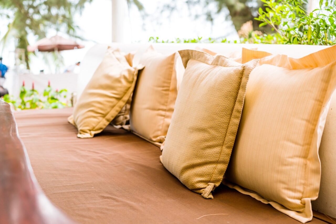 Lire la suite à propos de l’article Comment choisir une housse pour les coussins de salon de jardin ?